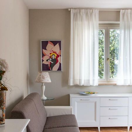 2-Bedroom Apt, With Balcony & Aircondition - 50 M From The Beach Marina di Pietrasanta Eksteriør billede