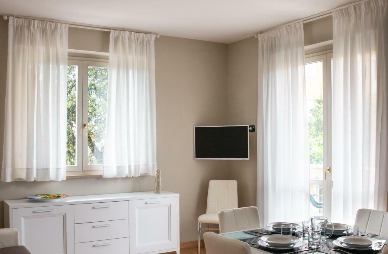 2-Bedroom Apt, With Balcony & Aircondition - 50 M From The Beach Marina di Pietrasanta Eksteriør billede