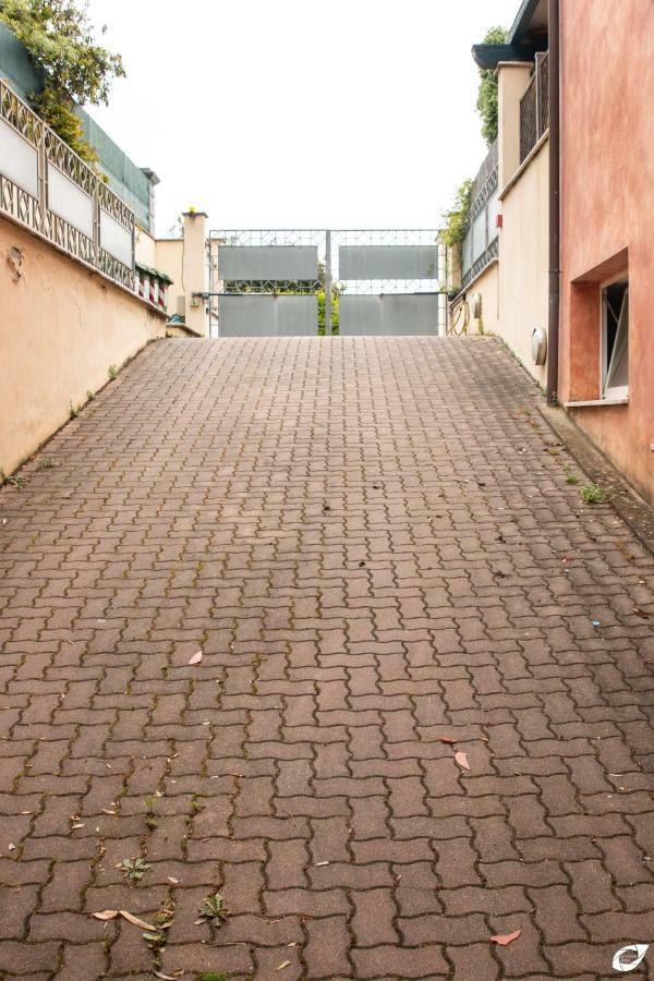 2-Bedroom Apt, With Balcony & Aircondition - 50 M From The Beach Marina di Pietrasanta Eksteriør billede