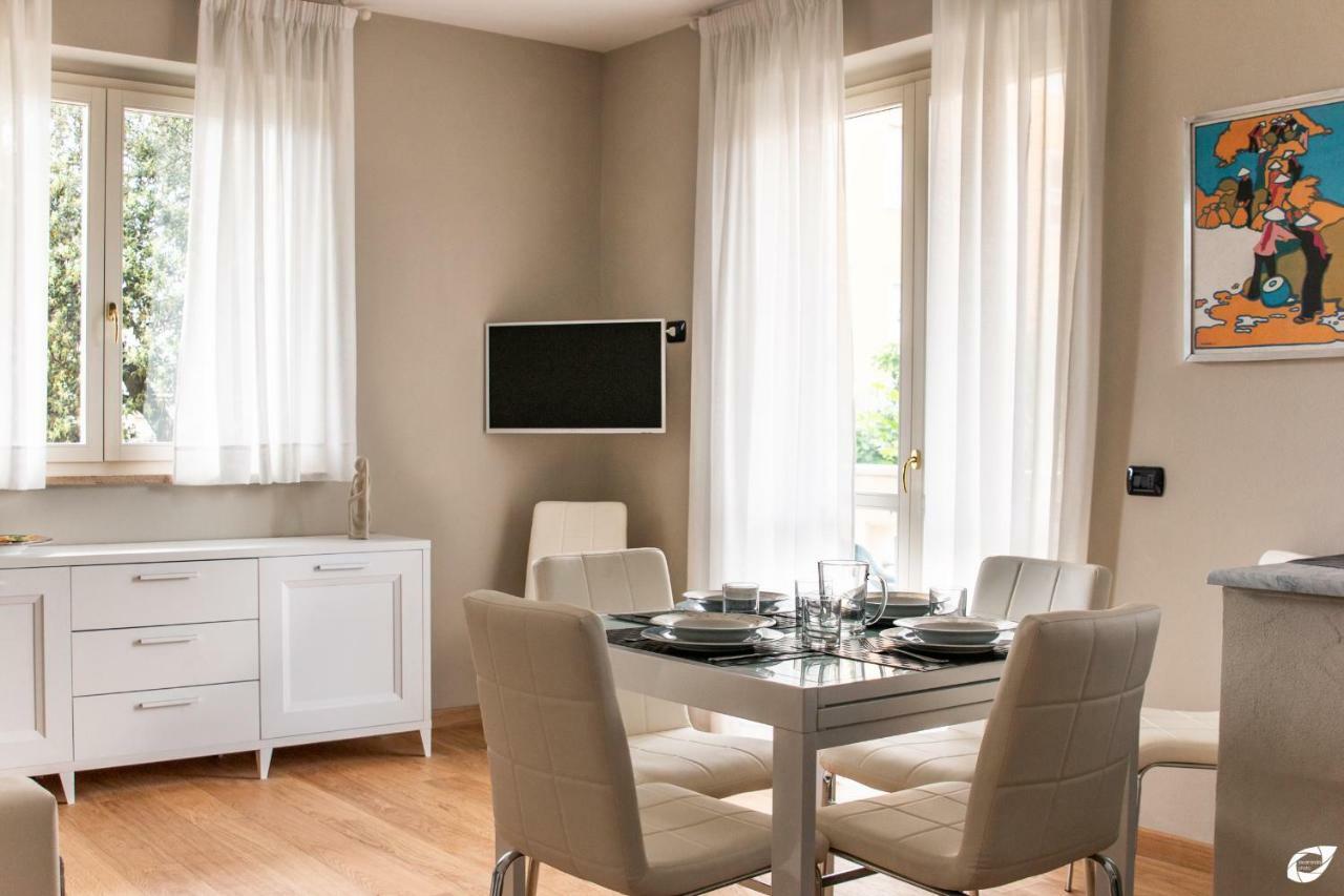 2-Bedroom Apt, With Balcony & Aircondition - 50 M From The Beach Marina di Pietrasanta Eksteriør billede