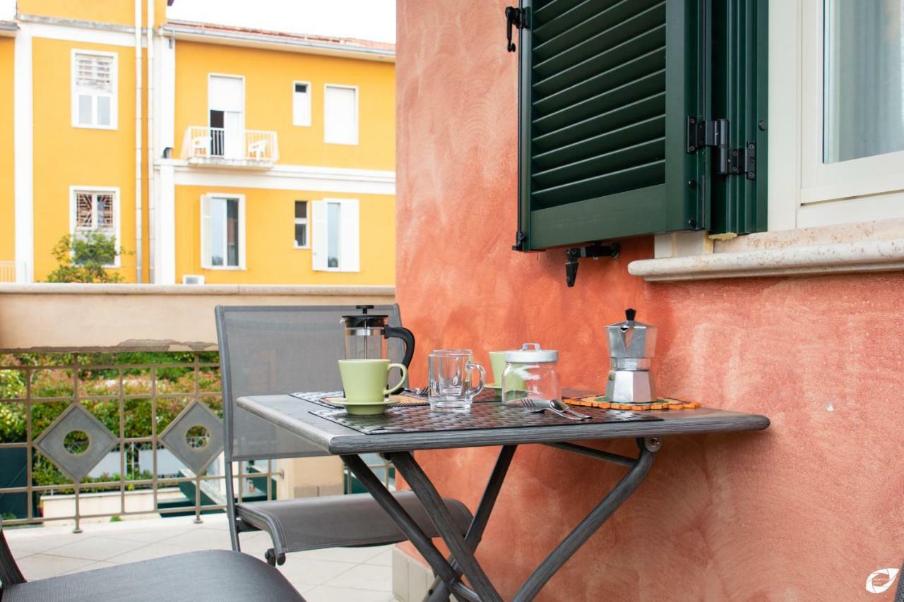 2-Bedroom Apt, With Balcony & Aircondition - 50 M From The Beach Marina di Pietrasanta Eksteriør billede