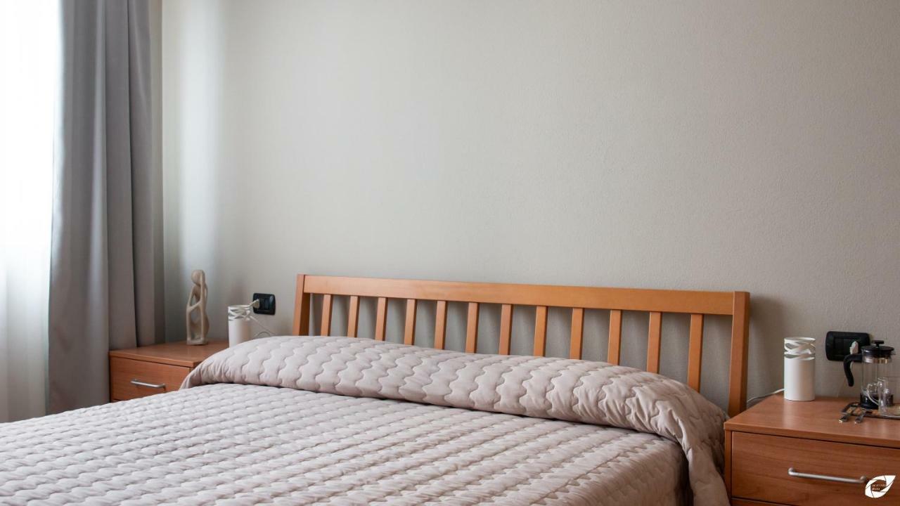 2-Bedroom Apt, With Balcony & Aircondition - 50 M From The Beach Marina di Pietrasanta Eksteriør billede