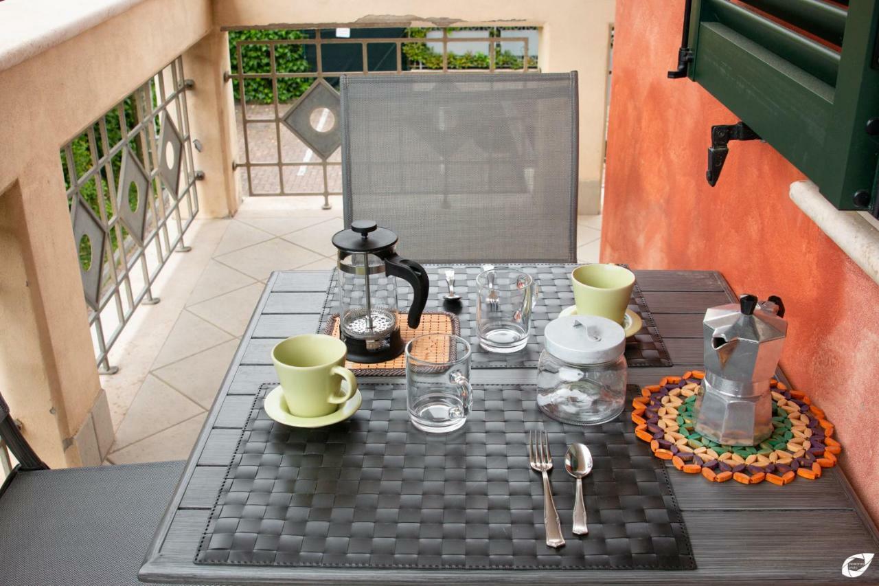 2-Bedroom Apt, With Balcony & Aircondition - 50 M From The Beach Marina di Pietrasanta Eksteriør billede