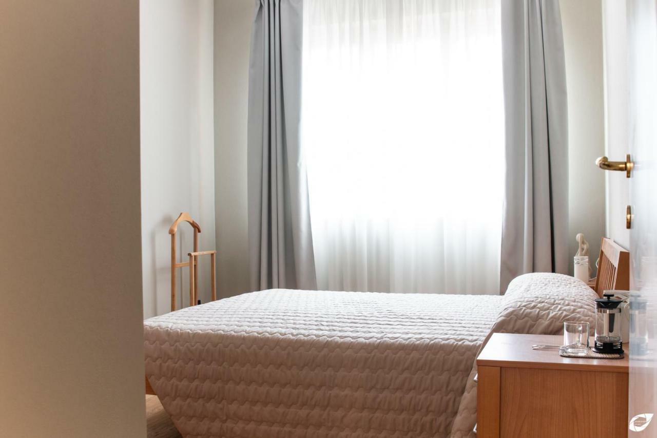 2-Bedroom Apt, With Balcony & Aircondition - 50 M From The Beach Marina di Pietrasanta Eksteriør billede